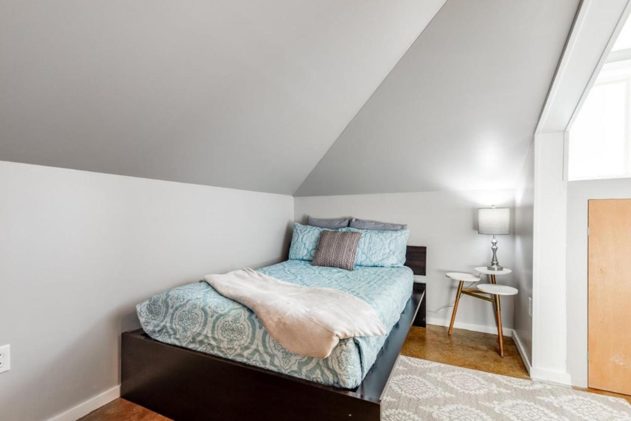 Walk Score 90!!-Historic Downtown District-2 Blocks To Famous Forsyth Park- Huge Private Patio-Private Parking Savannah Dış mekan fotoğraf